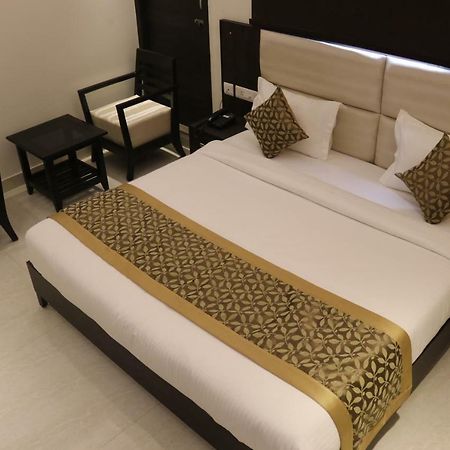 Hotel Solitaire Chinhat Dış mekan fotoğraf