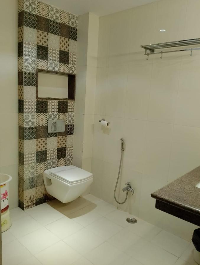 Hotel Solitaire Chinhat Dış mekan fotoğraf