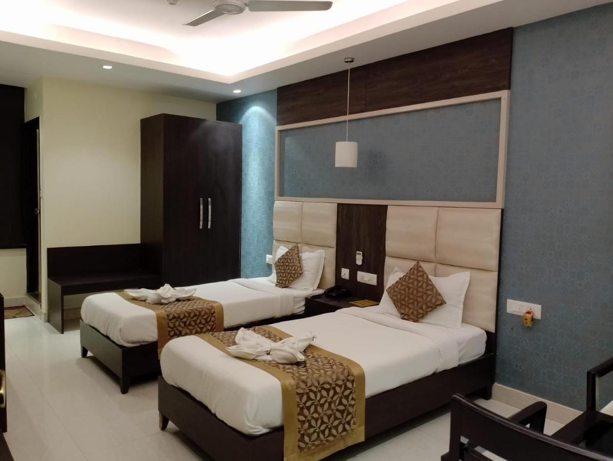 Hotel Solitaire Chinhat Dış mekan fotoğraf