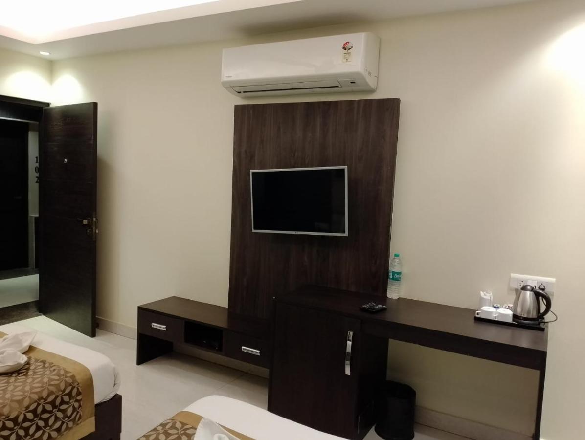 Hotel Solitaire Chinhat Dış mekan fotoğraf