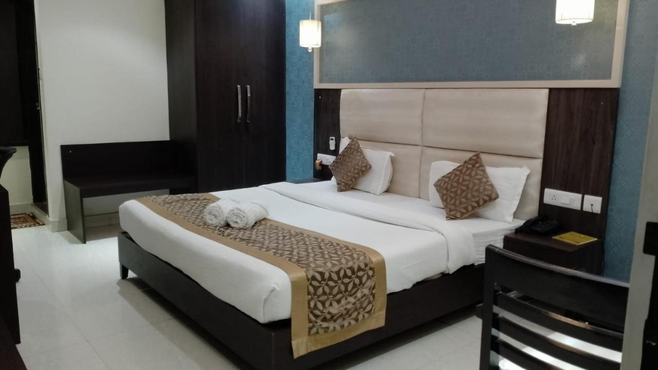 Hotel Solitaire Chinhat Dış mekan fotoğraf