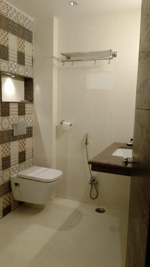 Hotel Solitaire Chinhat Dış mekan fotoğraf