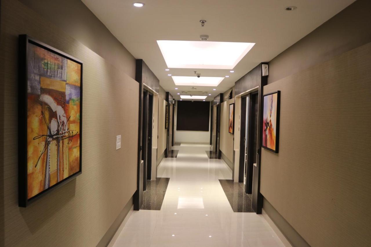Hotel Solitaire Chinhat Dış mekan fotoğraf