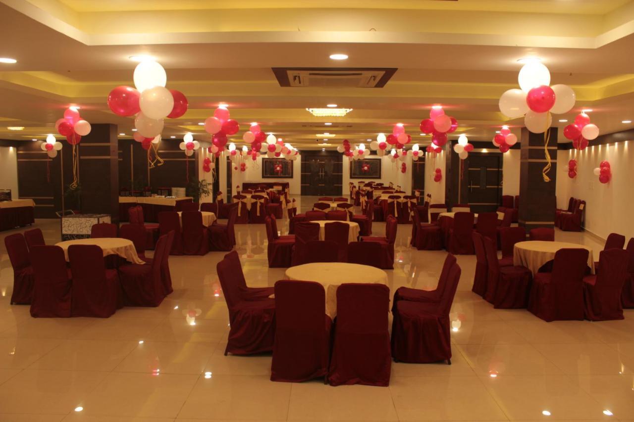 Hotel Solitaire Chinhat Dış mekan fotoğraf