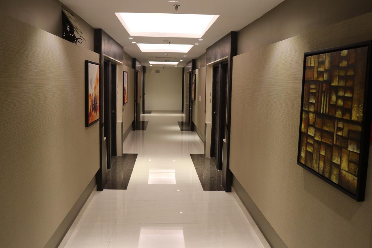 Hotel Solitaire Chinhat Dış mekan fotoğraf