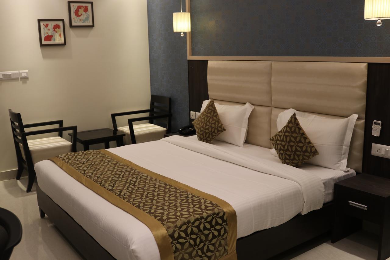 Hotel Solitaire Chinhat Dış mekan fotoğraf