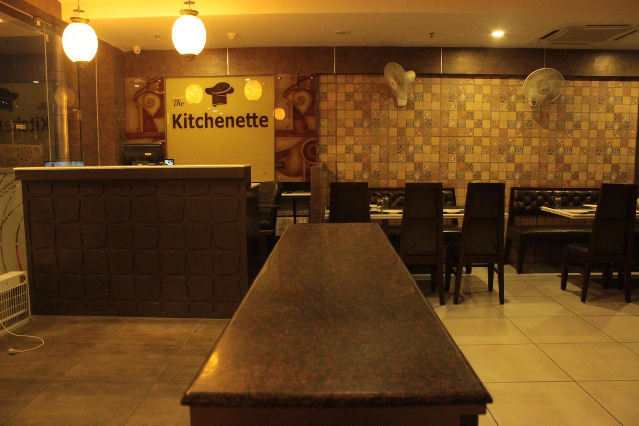 Hotel Solitaire Chinhat Dış mekan fotoğraf