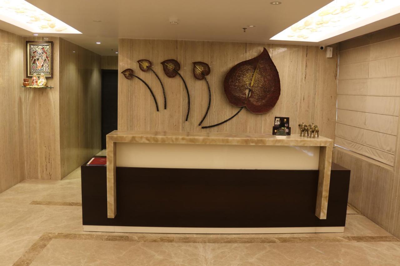 Hotel Solitaire Chinhat Dış mekan fotoğraf