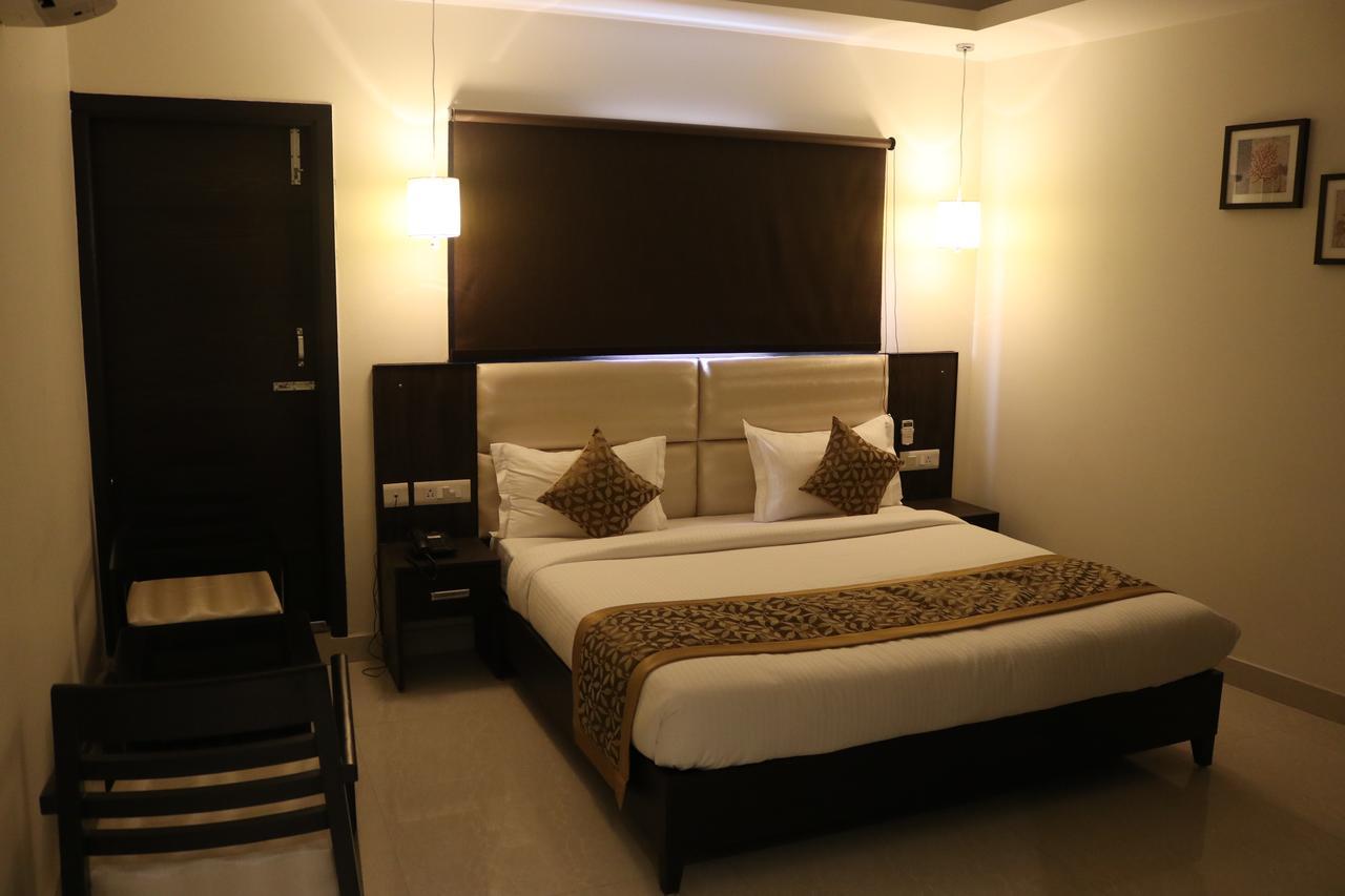 Hotel Solitaire Chinhat Dış mekan fotoğraf