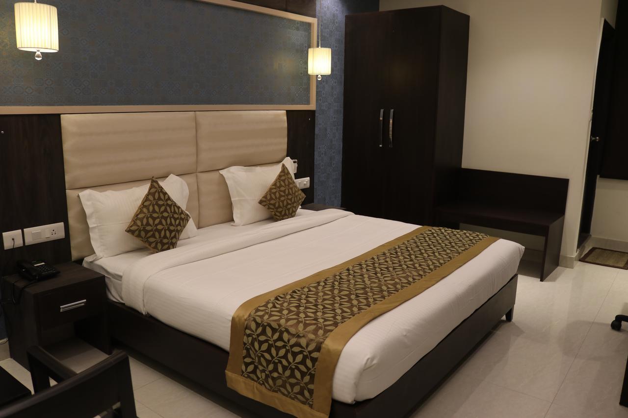 Hotel Solitaire Chinhat Dış mekan fotoğraf