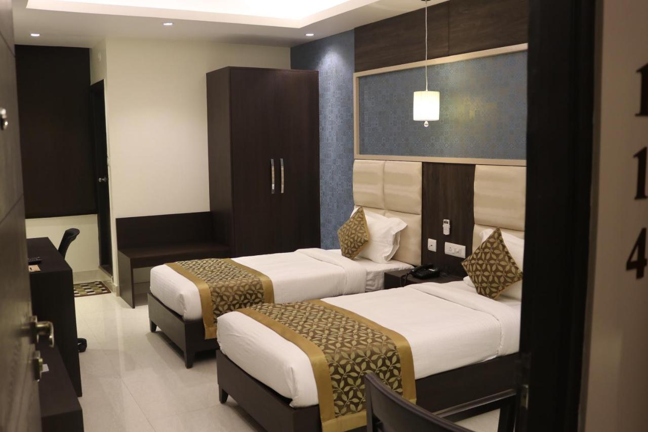 Hotel Solitaire Chinhat Dış mekan fotoğraf