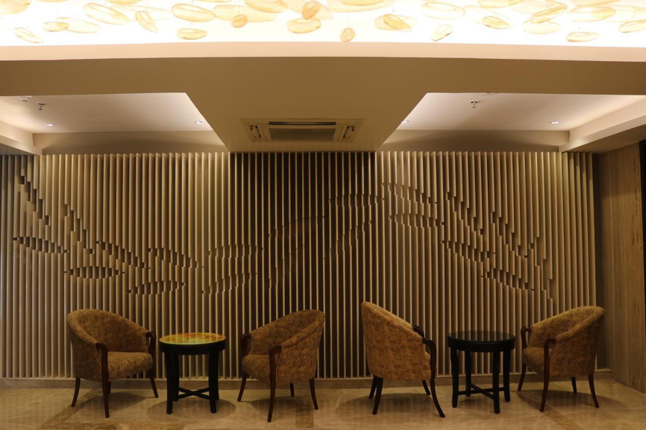 Hotel Solitaire Chinhat Dış mekan fotoğraf