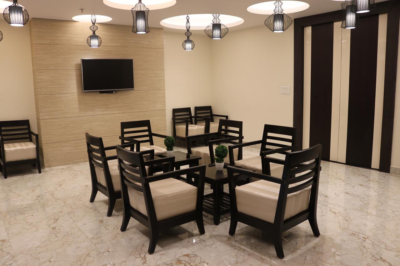 Hotel Solitaire Chinhat Dış mekan fotoğraf