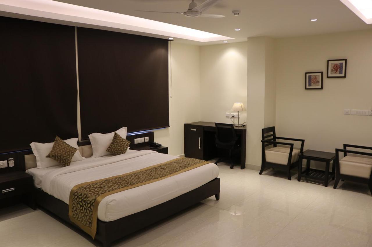 Hotel Solitaire Chinhat Dış mekan fotoğraf