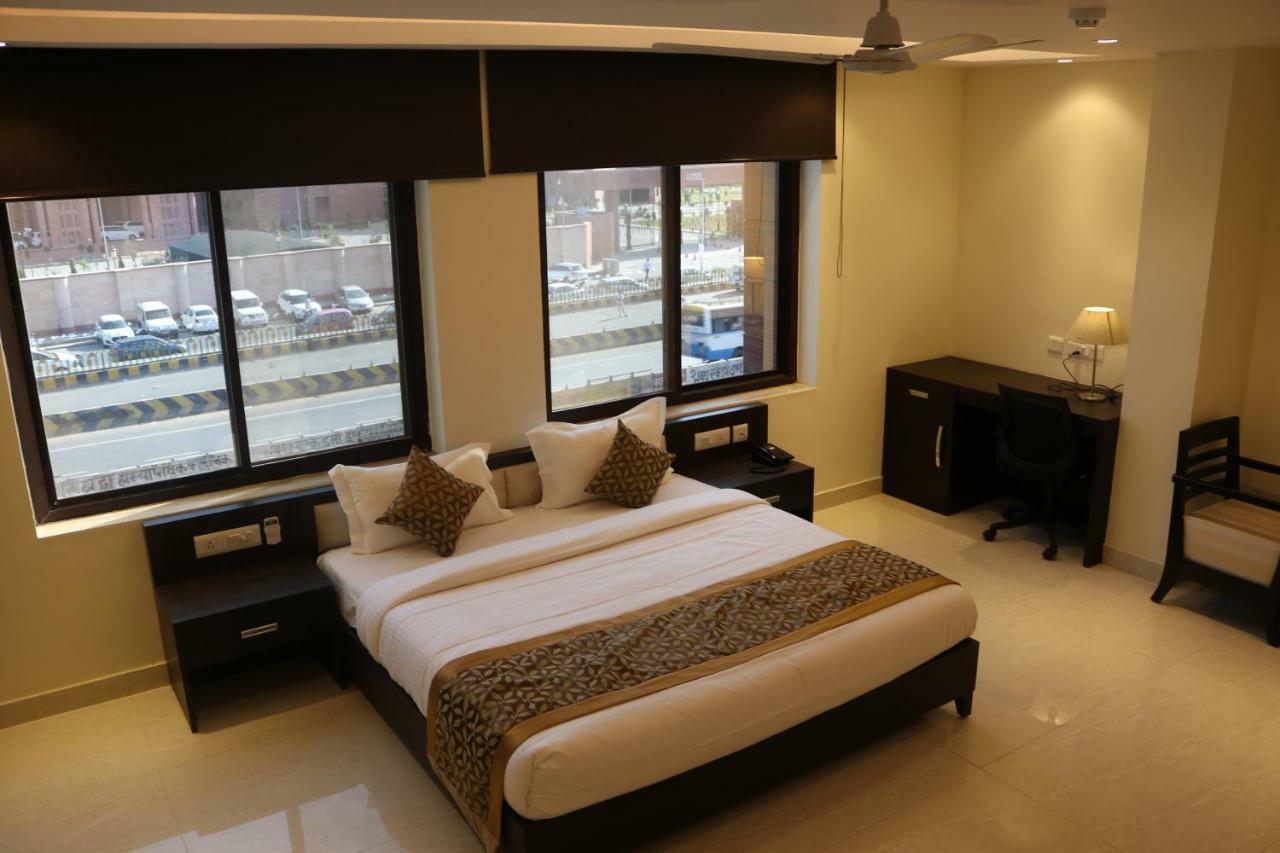 Hotel Solitaire Chinhat Dış mekan fotoğraf
