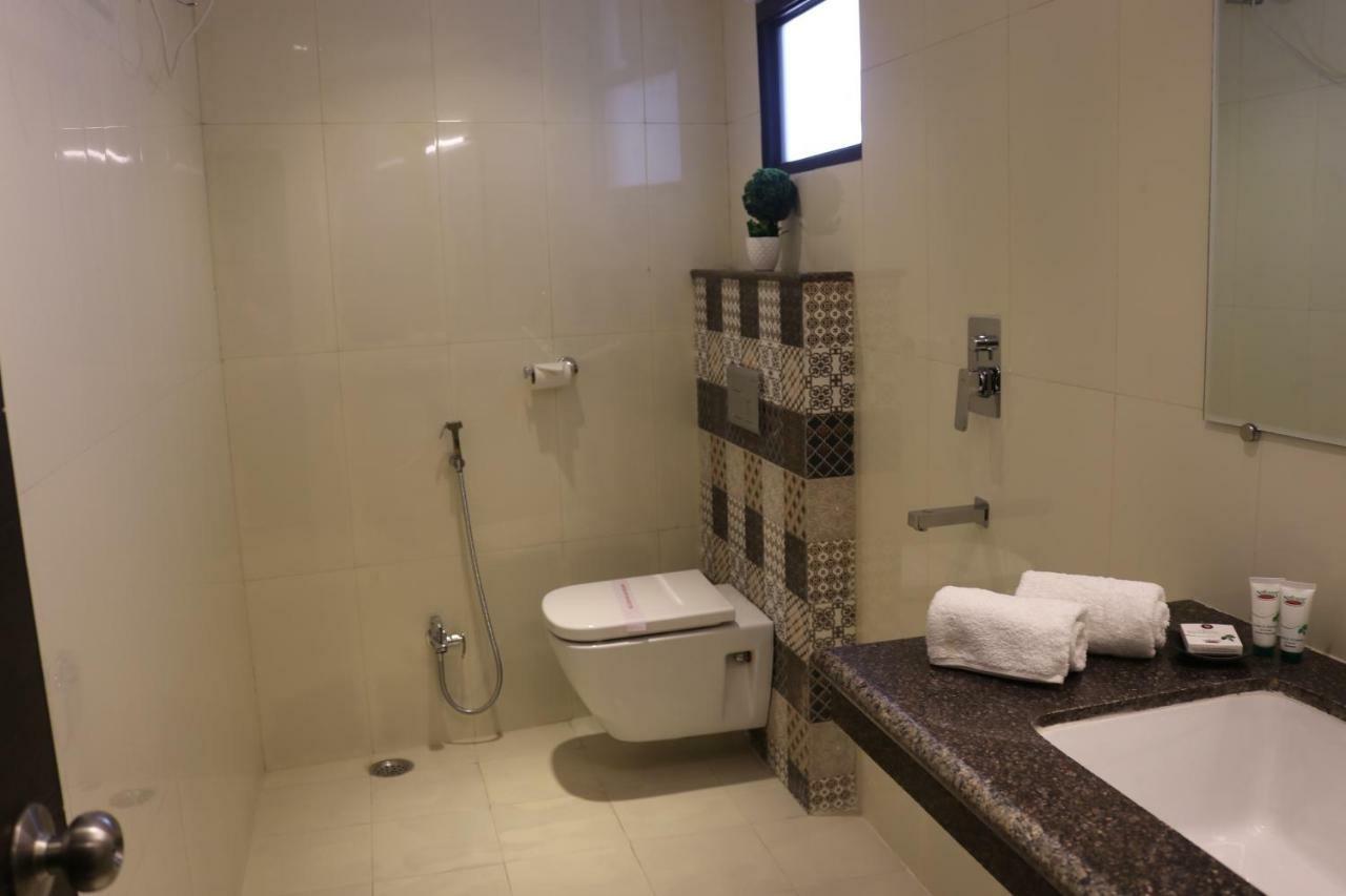 Hotel Solitaire Chinhat Dış mekan fotoğraf