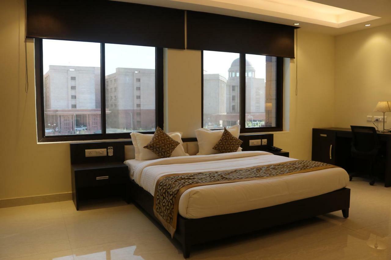 Hotel Solitaire Chinhat Dış mekan fotoğraf