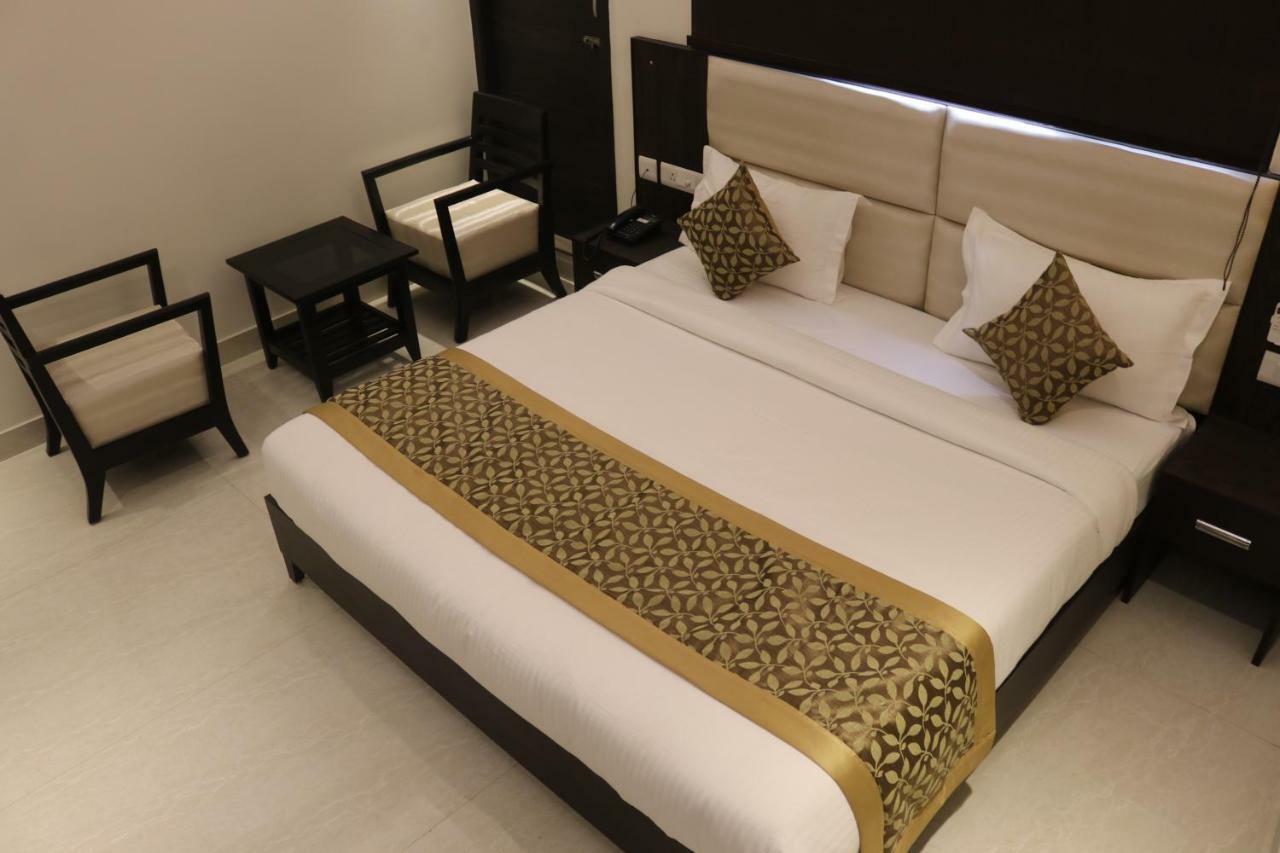 Hotel Solitaire Chinhat Dış mekan fotoğraf