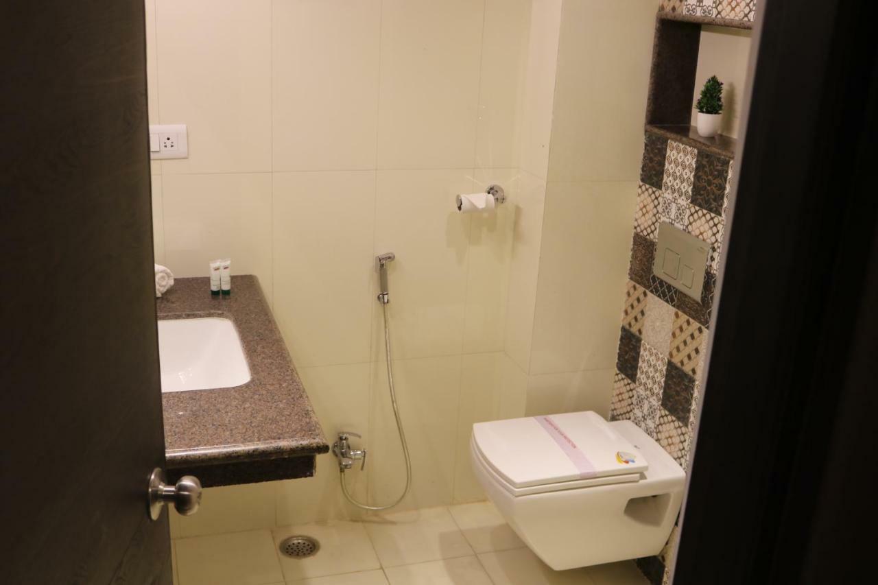 Hotel Solitaire Chinhat Dış mekan fotoğraf