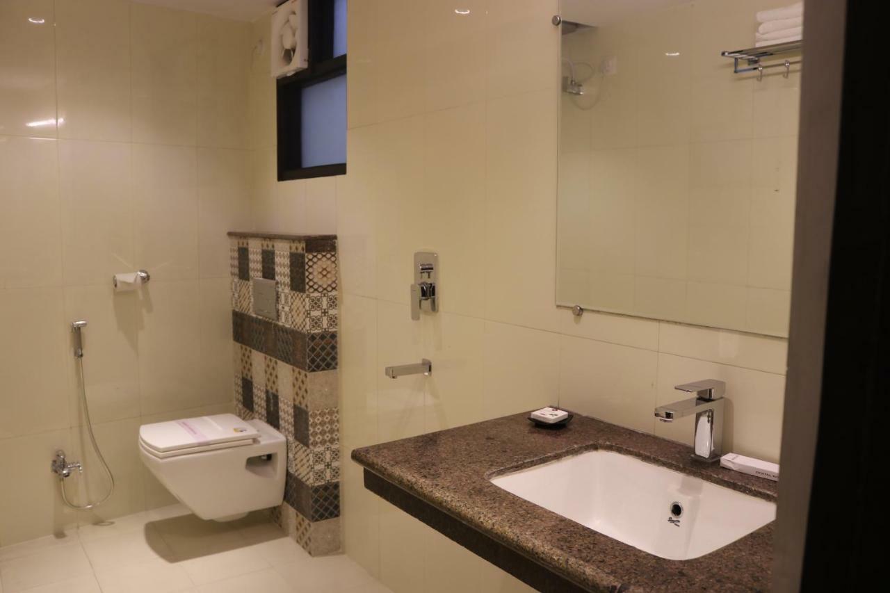 Hotel Solitaire Chinhat Dış mekan fotoğraf